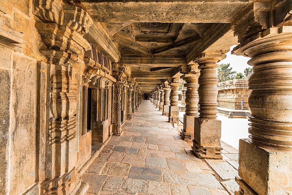 Perspective Pillars of Corridor - Chennakesava Temple, Somanathapura