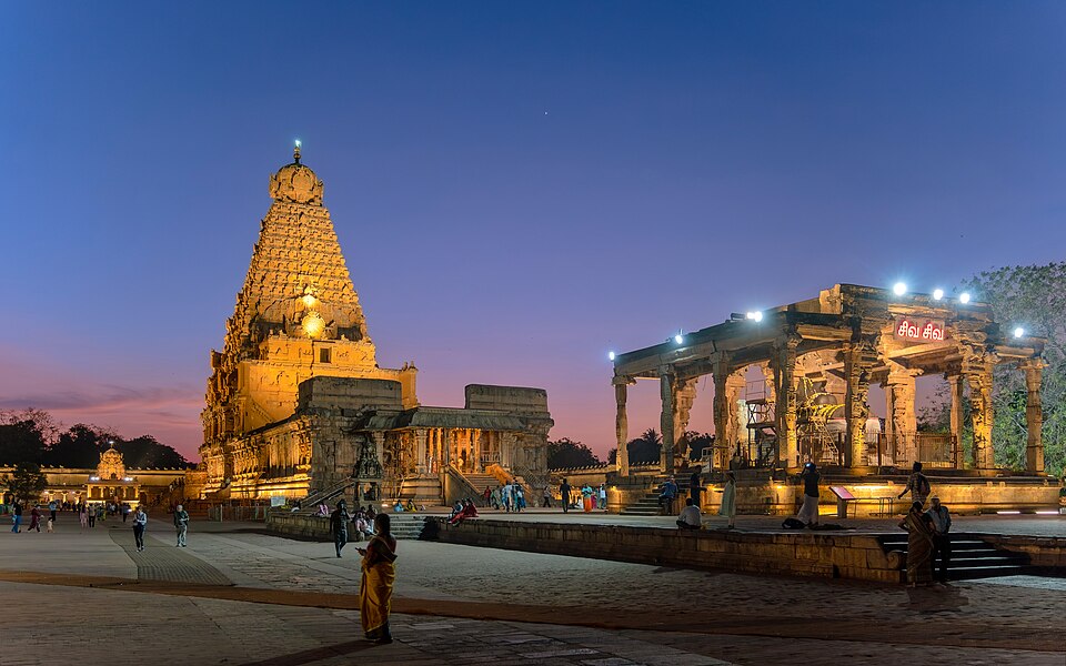 Brihadisvara Temple during Maha Shivaratri-WUS03611 (edit)