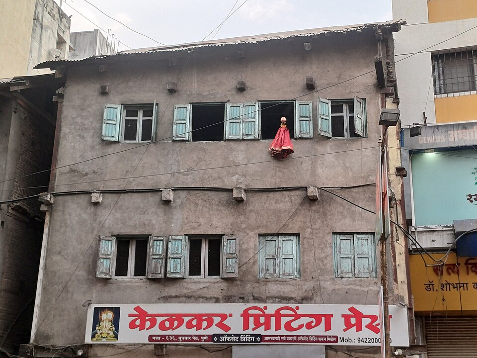 A gudi displayed at an older house for Gudi Padwa in 2025