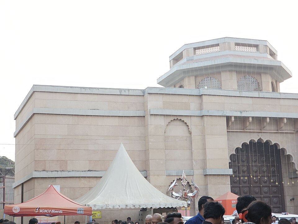 Shri Kashi Vishwanath Temple 7
