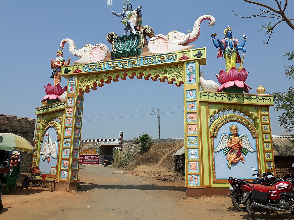 Gateway of Fullara temple 01