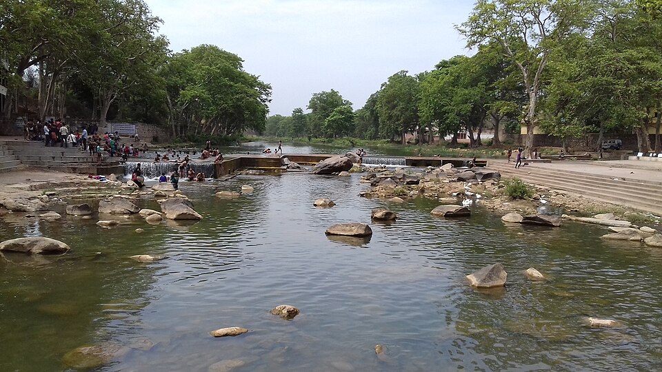 Regional view: the Mandakini River at Janaki Kund, Chitrakoot. This is context for the directory location note, not an identified Kalamadhav shrine.